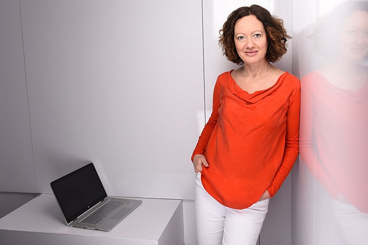 1-Frau-Agentur aus Hannover. Claudia Germer entwickelt seit 30 Jahren Lösungen, die wirken. Sie ist Webdesignerin, Grafikdesignerin, und crossmediale Denkerin von Kopf bis Fuß.
