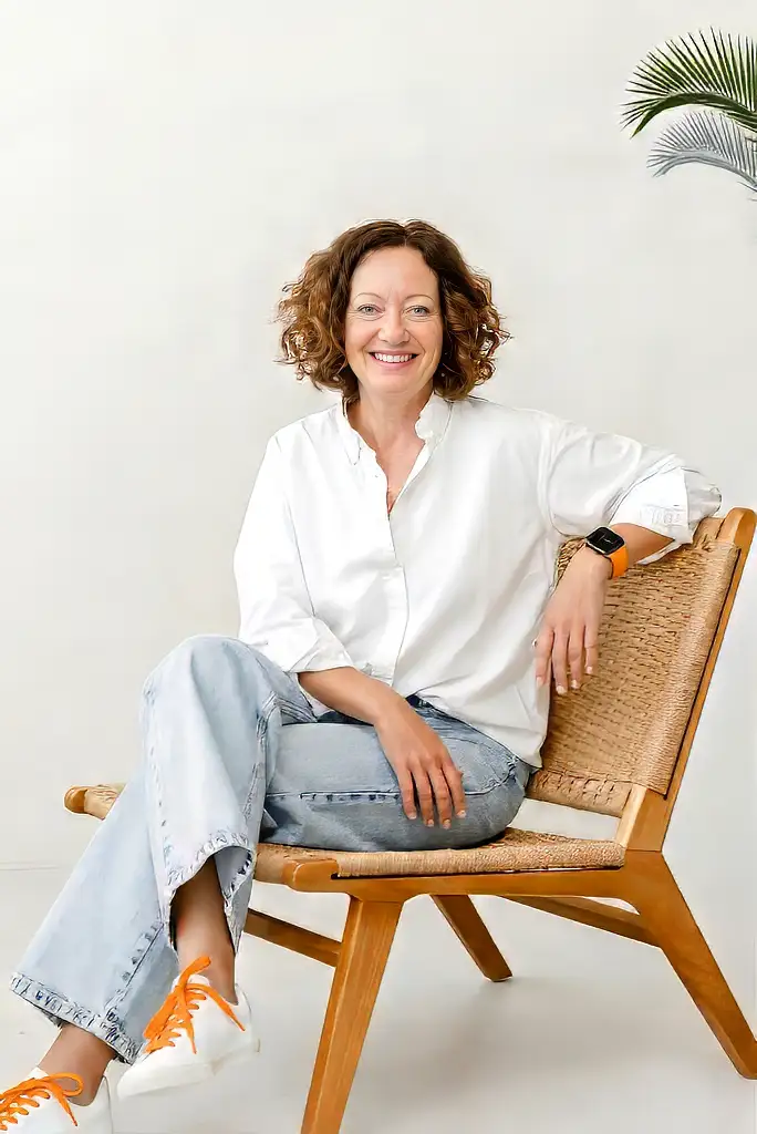 Claudia Germer, Dipl.-Designerin. 1-Frau-Agentur aus Hannover. Mehr Kunden durch Branding und bessere Webseiten. Erhalte einen Auftritt, der dich wirklich repräsentiert. Erhalte Mentoring und professionelle Umsetzung auf hohem Niveau.